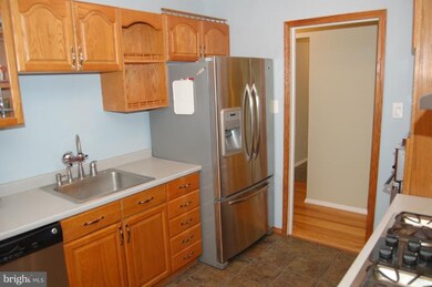 14228 Chadwick Ln, Rockville, MD 20853 - photo 7