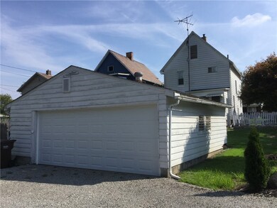 598 Spruce Ave, Sharon, PA 16146 - photo 3