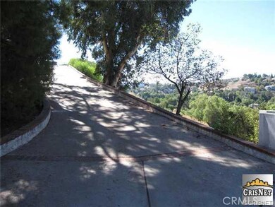 5165 Calatrana Dr, Woodland Hills, CA 91364 - photo 2