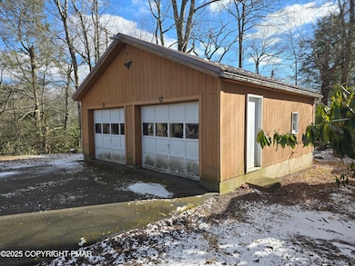 7 W Fern St, Lake Harmony, PA 18624 - photo 3