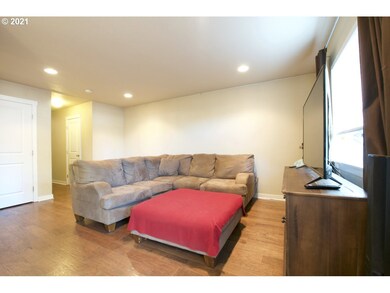 239 N Cedar St, Canby, OR 97013 - photo 6