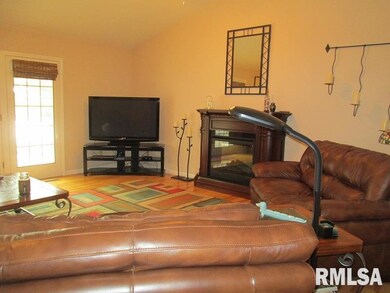 8 Millwood Manor, Jacksonville, IL 62650 - photo 7