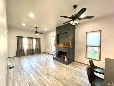 1039 E Vincennes St, Linton, IN 47441 - photo 7