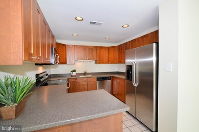 11013 Thrush Ridge Rd, Reston, VA 20191 - photo 5