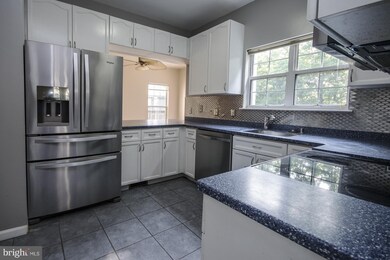 21 Woodmont Ct, Stafford, VA 22554 - photo 2