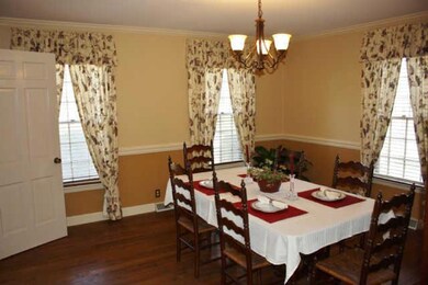 14x13 Formal Dining Room w/ Hardwood flooring!  