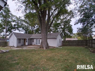 1344 W 37th St, Davenport, IA 52806 - photo 2
