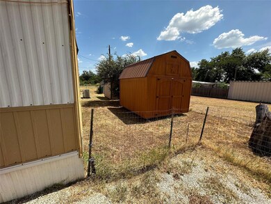 827 Skylark Dr, Granbury, TX 76049 - photo 4