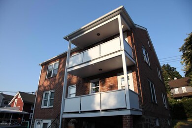 64 Pemberwick Rd unit 2nd Floor, Greenwich, CT 06831 - photo 2