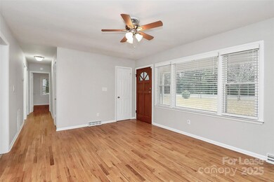 8911 Reames Rd, Charlotte, NC 28216 - photo 7