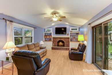 004_Living Room