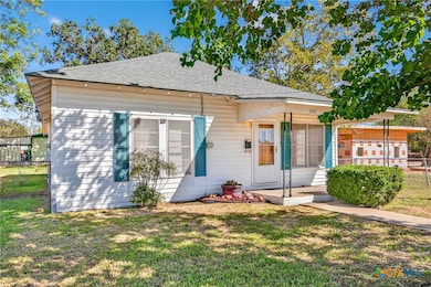 1506 Saint Paul St, Gonzales, TX 78629 - photo 2