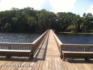 Dock to shore