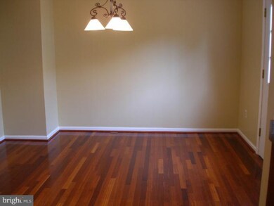 13972 Baton Rouge Ct, Centreville, VA 20121 - photo 4