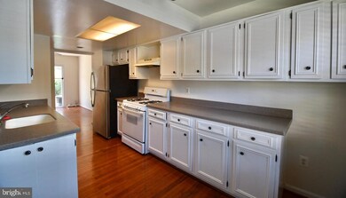 1965 Mayflower Dr, Woodbridge, VA 22192 - photo 3