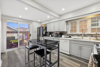 7211 W 58th Place, Summit Argo, IL 60501 - photo 5