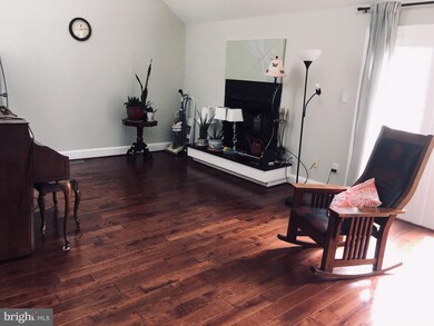 10001 Beacon Pond Ln, Burke, VA 22015 - photo 7