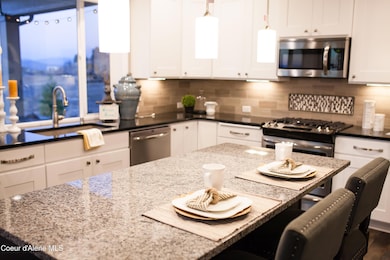 (5) Stock Kitchen