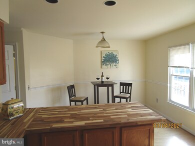 7085 Gresham Ct W, Frederick, MD 21703 - photo 3