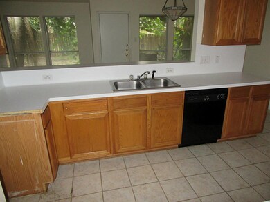 9450 Coast Bridge St, Houston, TX 77075 - photo 5