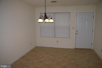 2758 Roosevelt Dr, Chambersburg, PA 17201 - photo 7