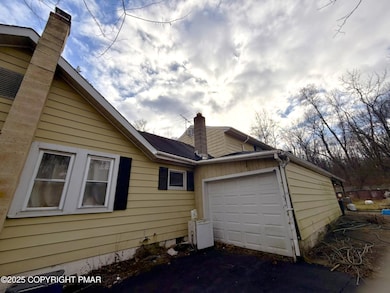 524 Independence Rd, East Stroudsburg, PA 18301 - photo 4