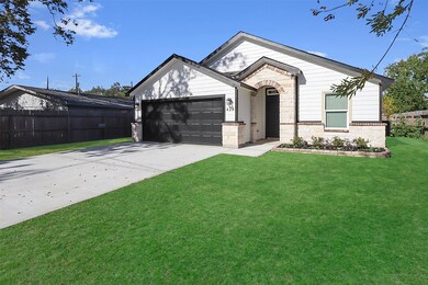 420 W Lobit St, Baytown, TX 77520 - photo 3