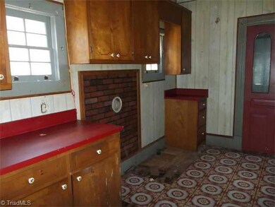 215 N Dogwood Ave, Siler City, NC 27344 - photo 6