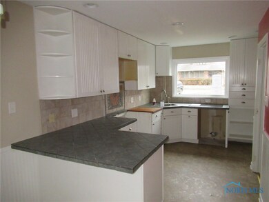 Eat-In Kitchen