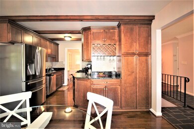 4300 Hollowview Ct, Fairfax, VA 22032 - photo 4