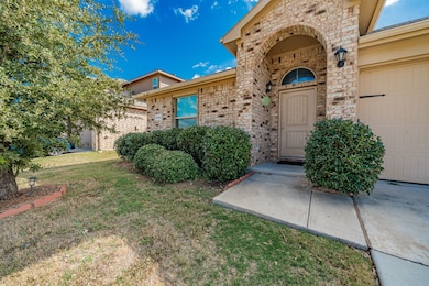 8324 Windsor Forest Dr, Fort Worth, TX 76120 - photo 5