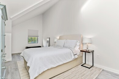 122 E Putnam Ave Unit 8-large-001-004-00