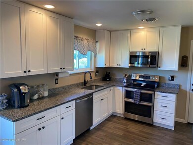 1036 Bayberry Rd, Pen Argyl, PA 18072 - photo 4