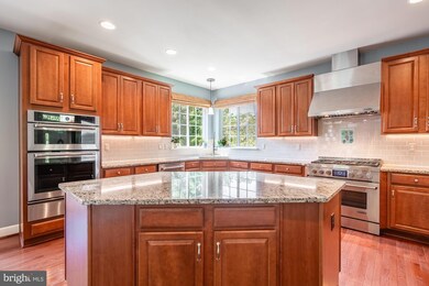 5801 Arnet St, Falls Church, VA 22041 - photo 7