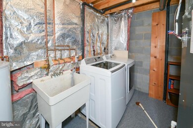 2331 Middle Creek Ln, Reston, VA 20191 - photo 3