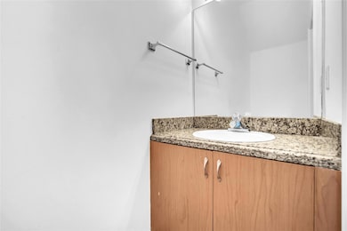 1/2 Bathroom