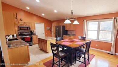 Dining & Kitchen