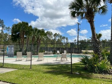 Royal Gardens community pool - Steps away from the