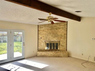 22 Scotsmeadow St, Gainesville, TX 76240 - photo 2