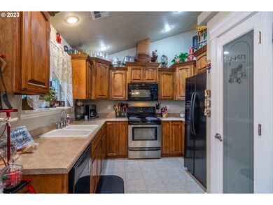 115 Arnold Ln, Myrtle Creek, OR 97457 - photo 3