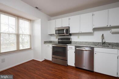 4177 Pleasant Meadow Ct, Chantilly, VA 20151 - photo 2