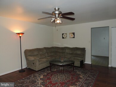 11511 Summer Oak Dr, Germantown, MD 20874 - photo 2