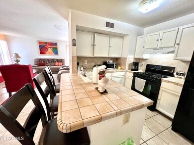 3432 Hickman St. A Kitchen Eating area