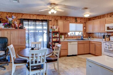 815 Maple St, Central Point, OR 97502 - photo 4