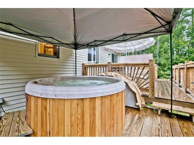 Swimming Pool/Hot Tub/Sauna. enjoy...