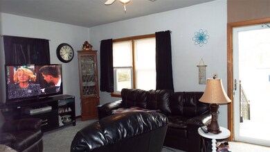 822 Hanna Blvd, Waterloo, IA 50701 - photo 2