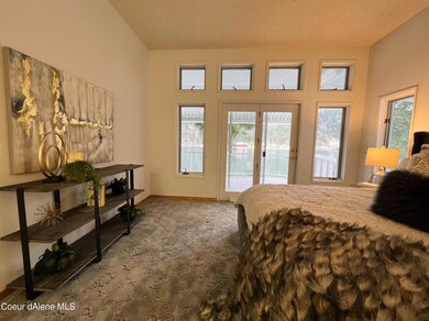 006_Walk out to the Deck here too!