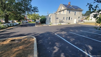 83 Kraemer St, Hicksville, NY 11801 - photo 3