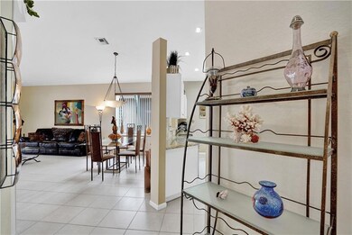 Foyer w/ split bedroom floor plan