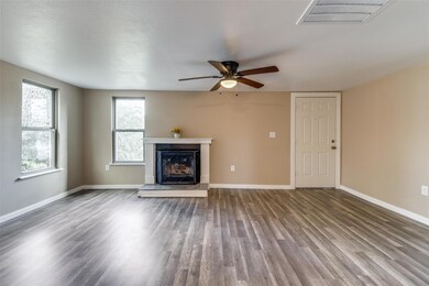 1905 N Main St, Bonham, TX 75418 - photo 5